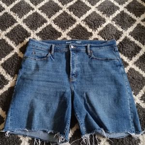 Old Navy Women Xtra Sky Hise Straight Mid Leg Jean Shorts SZ 18 Barely Worn